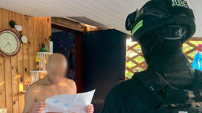 У Чернігові затримали колишнього правоохоронця, якого підозрюють в організаціїї наркобізнесу У Чернігові затримали колишнього правоохоронця, якого підозрюють в організаціїї наркобізнесу