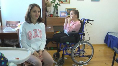 Лучанка Надія Бруяка виховує доньку з ДЦП Лучанка Надія Бруяка виховує доньку з ДЦП