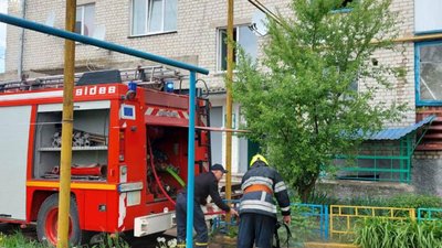 Пожежа в п’ятиповерхівці на Житомирщині: в квартирі виявили загиблого чоловіка Пожежа в п’ятиповерхівці на Житомирщині: в квартирі виявили загиблого чоловіка