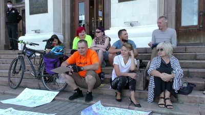 У Херсоні перед обласною радою відбулась акція проти приватизації кінотеатру "Ілюзіон"