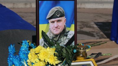 "Загинули разом, захищаючи всіх нас". У Шостці провели в останню путь Руслана Тарасенка та Андрія Реву "Загинули разом, захищаючи всіх нас". У Шостці провели в останню путь Руслана Тарасенка та Андрія Реву