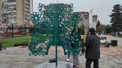 Черкаси прикрашають до великодніх свят Черкаси прикрашають до великодніх свят