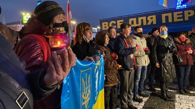 У центрі Харкова вшанували пам'ять загиблих під час Голодоморів У центрі Харкова вшанували пам'ять загиблих під час Голодоморів