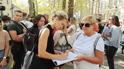 У Миколаєві люди вимагають суворішого покарання для підозрюваного у вбивстві собаки У Миколаєві люди вимагають суворішого покарання для підозрюваного у вбивстві собаки