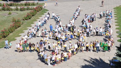 У Полтаві влаштували акцію "Живий тризуб"