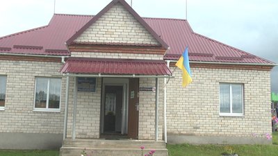 Коминський заклад поки що в програмі освіти Ізяславщини до 2025 року. Коминський заклад поки що в програмі освіти Ізяславщини до 2025 року.