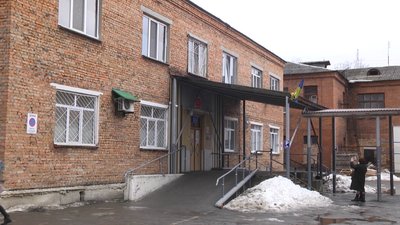 Хірургічний корпус був побудований в 1929-му році, 25 років тому до нього прибудували ще одне приміщення Хірургічний корпус був побудований в 1929-му році, 25 років тому до нього прибудували ще одне приміщення