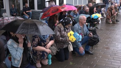 У Луцьку попрощалися з трьома загиблими військовослужбовцями У Луцьку попрощалися з трьома загиблими військовослужбовцями