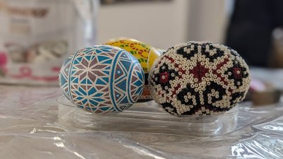 У Сумах провели майстер-клас із писанкарства у рамках проєкту "Від витоків до сьогодення" У Сумах провели майстер-клас із писанкарства у рамках проєкту "Від витоків до сьогодення"