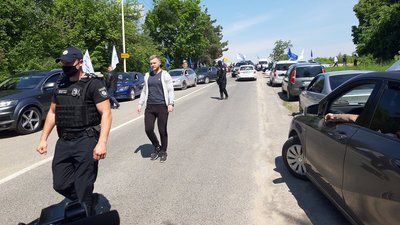 Штрафи за символіку, автопробіги і дезінфекція: як в Україні відзначили 9 травня Штрафи за символіку, автопробіги і дезінфекція: як в Україні відзначили 9 травня
