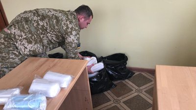 3650 одноразових медичних масок намагалися незаконно переправити через кордон з Румунією 3650 одноразових медичних масок намагалися незаконно переправити через кордон з Румунією