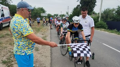 Благодійна велогонка "Тур де Франс". На Кіровоградщині збирали гроші для переселенців з Херсонщини Благодійна велогонка "Тур де Франс". На Кіровоградщині збирали гроші для переселенців з Херсонщини