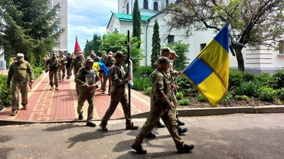 Сумчани провели в останню путь загиблого захисника України Олександра Оніщенка Сумчани провели в останню путь загиблого захисника України Олександра Оніщенка