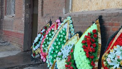 У Харкові прощаються з жінкою, яка загинула від російського обстрілу 17 серпня У Харкові прощаються з жінкою, яка загинула від російського обстрілу 17 серпня