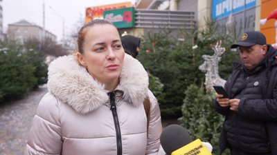 Ціни сягають 10 тис. грн. У Дніпрі відкрились точки продажу новорічних дерев Ціни сягають 10 тис. грн. У Дніпрі відкрились точки продажу новорічних дерев