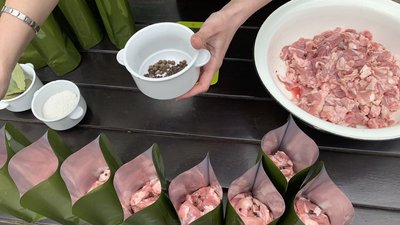 М’ясо в реторт-пакетах. Як криворізькі волонтери готують тушонку для бійців М’ясо в реторт-пакетах. Як криворізькі волонтери готують тушонку для бійців