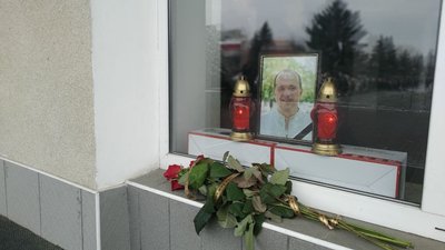 Сотні прикарпатців прийшли попрощатися з ексголовою Долини, який помер від COVID Сотні прикарпатців прийшли попрощатися з ексголовою Долини, який помер від COVID
