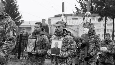 У Луцьку провели в останню путь спецпризначенця Ігоря Небося і прикордонника Руслана Макарчука