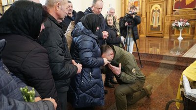 У Мукачеві попрощалися з полеглим захисником Володимиром Данашевським У Мукачеві попрощалися з полеглим захисником Володимиром Данашевським