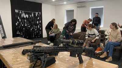 "Основна задача — підвищити знання людей про зброю". У Миколаєві відбувся тренінг з поводження зі зброєю