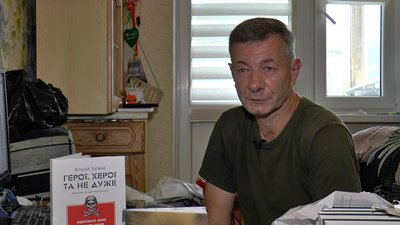 Доброволець Віталій Запека видав воєнно-сатиричний роман