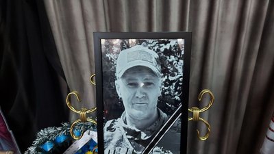 У Хмельницькому попрощалися із загиблими захисниками Леонідом Гончаруком та Олександром Королем У Хмельницькому попрощалися із загиблими захисниками Леонідом Гончаруком та Олександром Королем