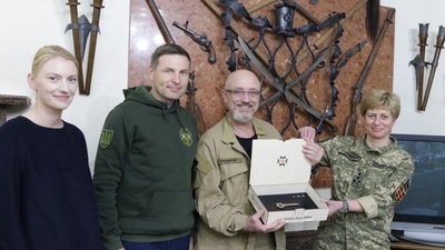 Міністр оборони Естонії передав ЗСУ мобільний госпіталь