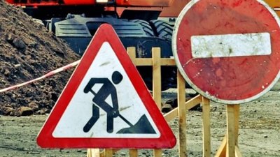"Житомиртеплокомуненерго" ремонтує мережу – без тепла 12 будинків, центр реабілітації і школа