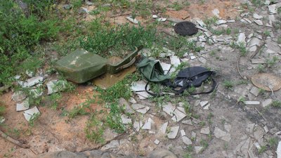 У Тростянці на Сумщині сапери зі службовими собаками розміновують територію У Тростянці на Сумщині сапери зі службовими собаками розміновують територію