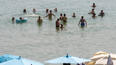 Море, люди, пляжі, відпочинок біля моря