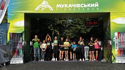 За кошти учасників Мукачівського півмарафону придбали 5 мікроавтобусів для 3 штурмової