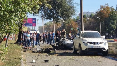 Вибух авто в Дніпрі: загинули двоє людей, справу кваліфікували як теракт. Що відомо