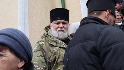 Зі сварками й сутичками. У Франківську віряни ПЦУ прийшли на перше богослужіння у храм на Довженка, що належав УПЦ МП Зі сварками й сутичками. У Франківську віряни ПЦУ прийшли на перше богослужіння у храм на Довженка, що належав УПЦ МП