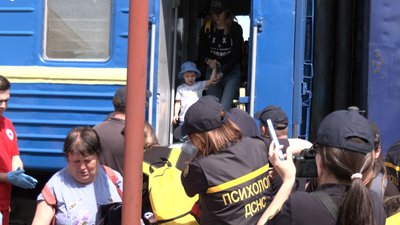 Перший евакуаційний потяг з Донеччини прибув на Волинь Перший евакуаційний потяг з Донеччини прибув на Волинь