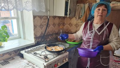 13 жительок Ружинської громади на Житомирщині готують домашні страви для воїнів ЗСУ на фронт 13 жительок Ружинської громади на Житомирщині готують домашні страви для воїнів ЗСУ на фронт