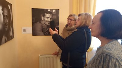 "Живі "розстріляні": у Житомирі відкрили фотовиставку Мартина Якуба "Живі "розстріляні": у Житомирі відкрили фотовиставку Мартина Якуба