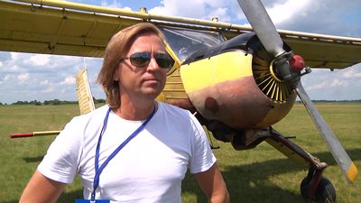 Для тих, хто хоче в небо: на рівненському аеродромі провели День відкритих дверей Для тих, хто хоче в небо: на рівненському аеродромі провели День відкритих дверей