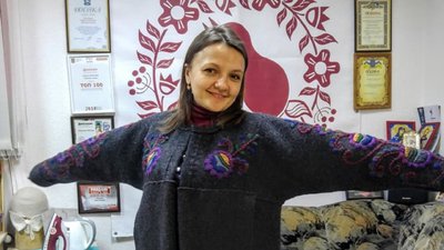 У Тернополі львівська дизайнерка Оксана Сокол вчила робити гуню