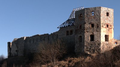 На Прикарпатті Пасічнянська громада і Надвірнянська райрада не можуть поділити Пнівський замок На Прикарпатті Пасічнянська громада і Надвірнянська райрада не можуть поділити Пнівський замок