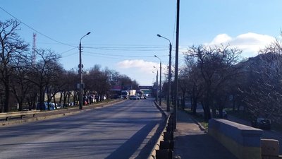 У Миколаєві розвели мости: на ремонт зайшов військовий корабель. У Миколаєві розвели мости: на ремонт зайшов військовий корабель.
