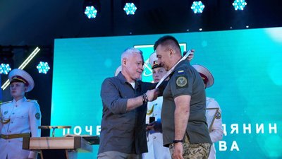 У Харкові нагородили почесних харків'ян: церемонію через війну провели в метро