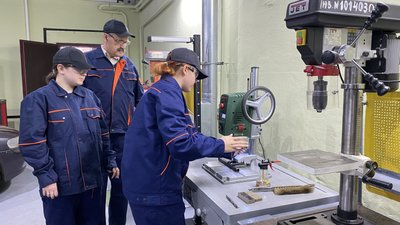 Серед студентів профтехучилищ Полтавщини побільшало дівчат: чому обирають робітничі професії Серед студентів профтехучилищ Полтавщини побільшало дівчат: чому обирають робітничі професії