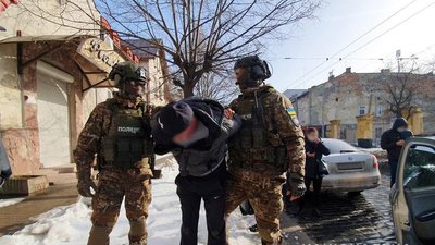 По 250 доз щоденно: на Львівщині викрили підозрюваних у збуті великих партій наркотиків По 250 доз щоденно: на Львівщині викрили підозрюваних у збуті великих партій наркотиків