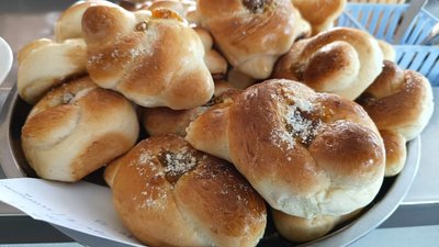 Булочки у шкільній їдальні Булочки у шкільній їдальні