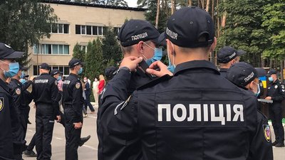 У Сумах сотня курсантів-поліціянтів отримали перші погони У Сумах сотня курсантів-поліціянтів отримали перші погони