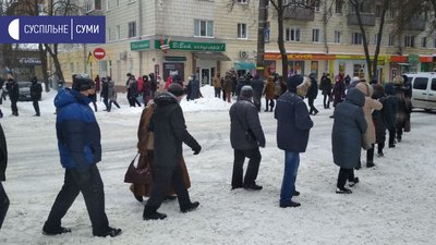 Колишні працівники машинобудівного вшосте мітингують через не виплачені борги по зарплатах (ФОТО) Колишні працівники машинобудівного вшосте мітингують через не виплачені борги по зарплатах (ФОТО)