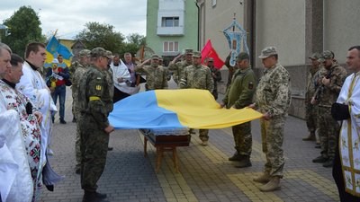 На Тернопільщині попрощалися із загиблим військовослужбовцем Віктором Стасюком