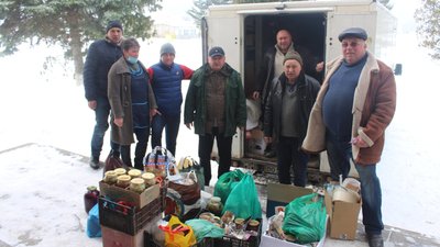 Понад 2 тонни їжі та одягу зібрали для бійців жителі Великогаївської громади Понад 2 тонни їжі та одягу зібрали для бійців жителі Великогаївської громади