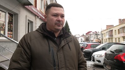 "Наші вуличкі дуже вузькі": односторонній рух запровадили на двох вулицях у Рівному "Наші вуличкі дуже вузькі": односторонній рух запровадили на двох вулицях у Рівному
