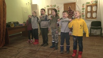 "Прошу Бога їх покарати": як у селі Яковлівка на Харківщині за рік після авіаудару відновлюється життя "Прошу Бога їх покарати": як у селі Яковлівка на Харківщині за рік після авіаудару відновлюється життя